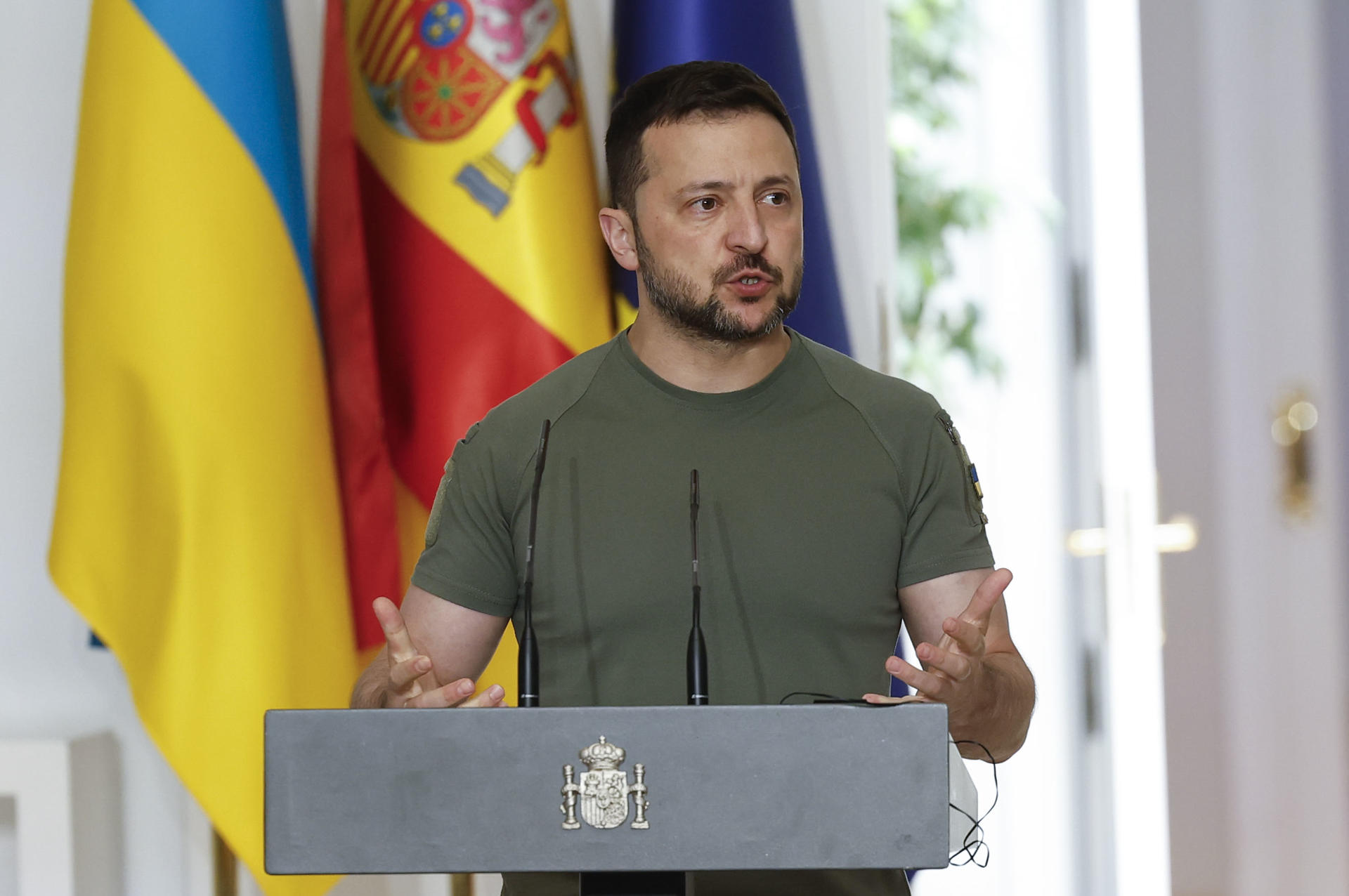 Zelenski responsabiliza a Rusia de derribar el avión de Azerbaiyán y pide presión exterior Zelenski responsabiliza a Rusia de derribar el avión de Azerbaiyán y pide presión exterior