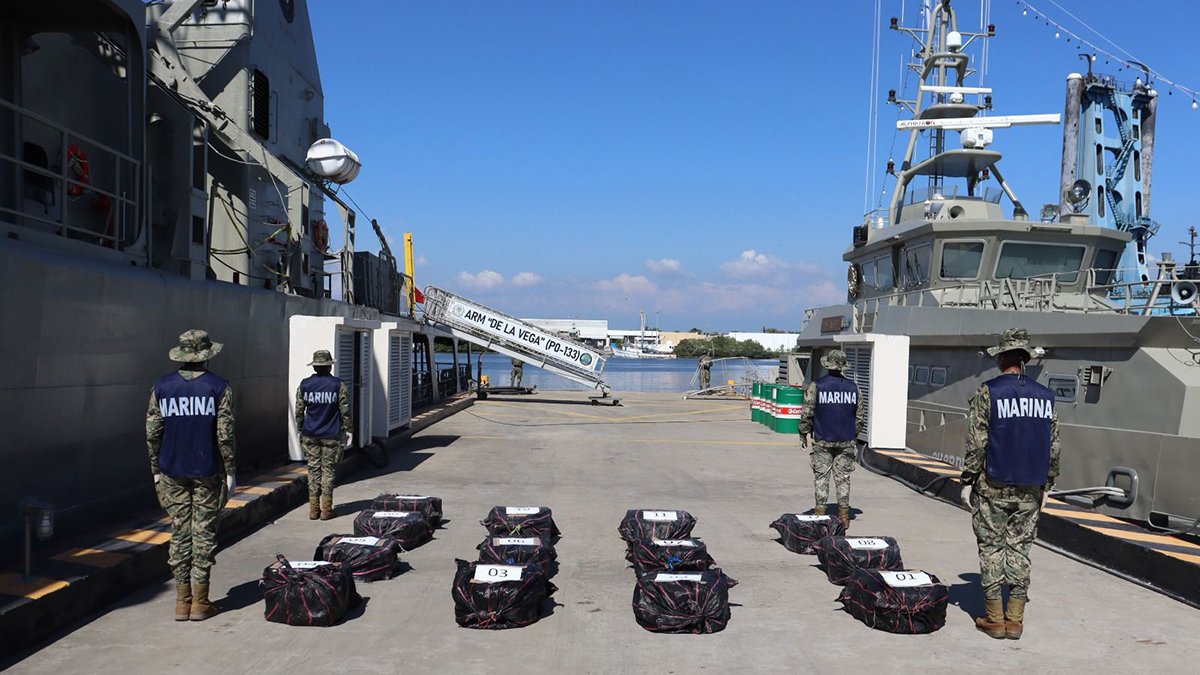 Marina asegura media tonelada de cocaína frente a costas de Chiapas Marina asegura media tonelada de cocaína frente a costas de Chiapas