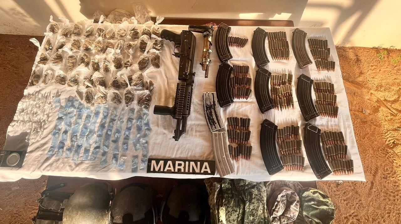 Aseguran vehículos, armas y presunta droga en operativos en Guerrero y Oaxaca