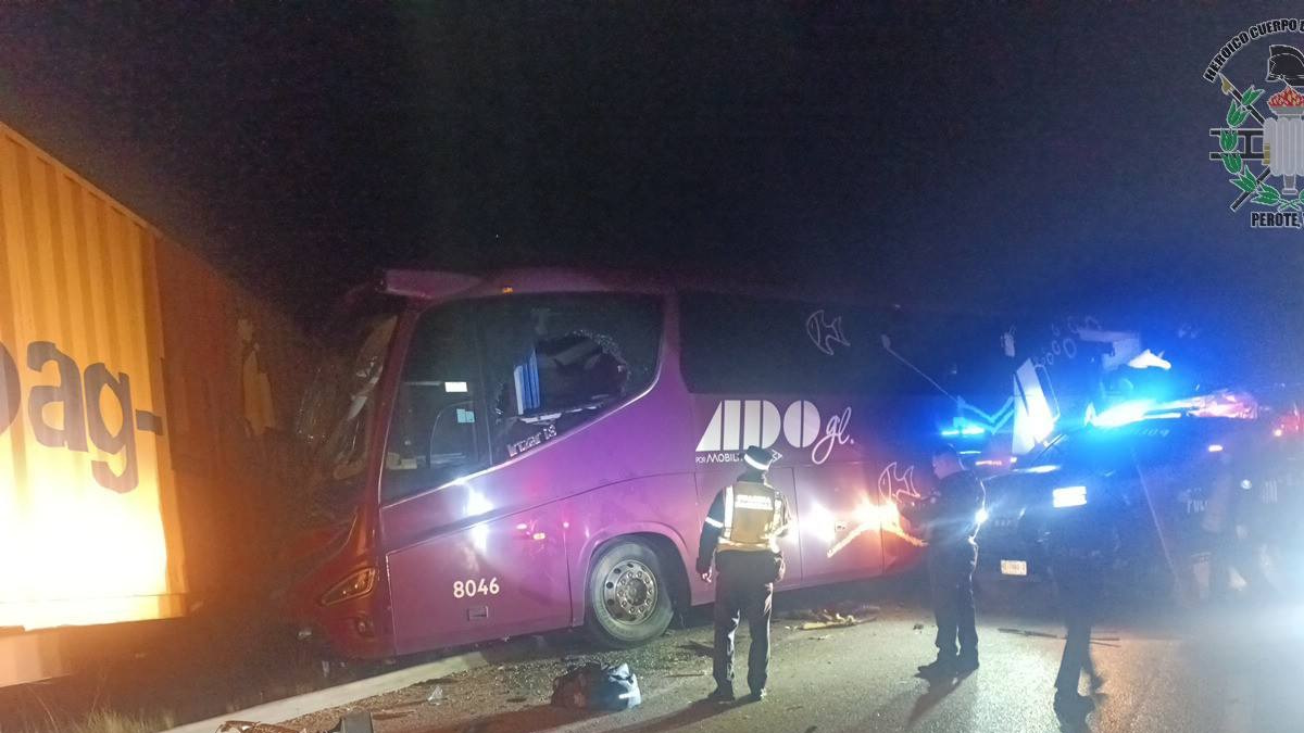 Autob S Choca Contra Tr Iler En Libramiento Perote Veracruz Hay Al