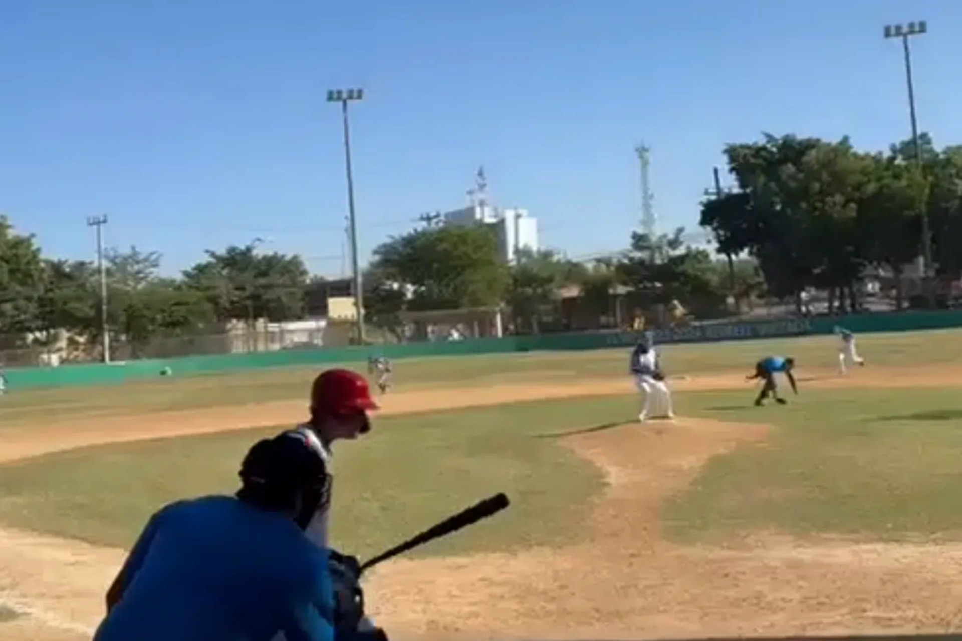 #Video Balacera interrumpe juego de béisbol en Culiacán, Sinaloa