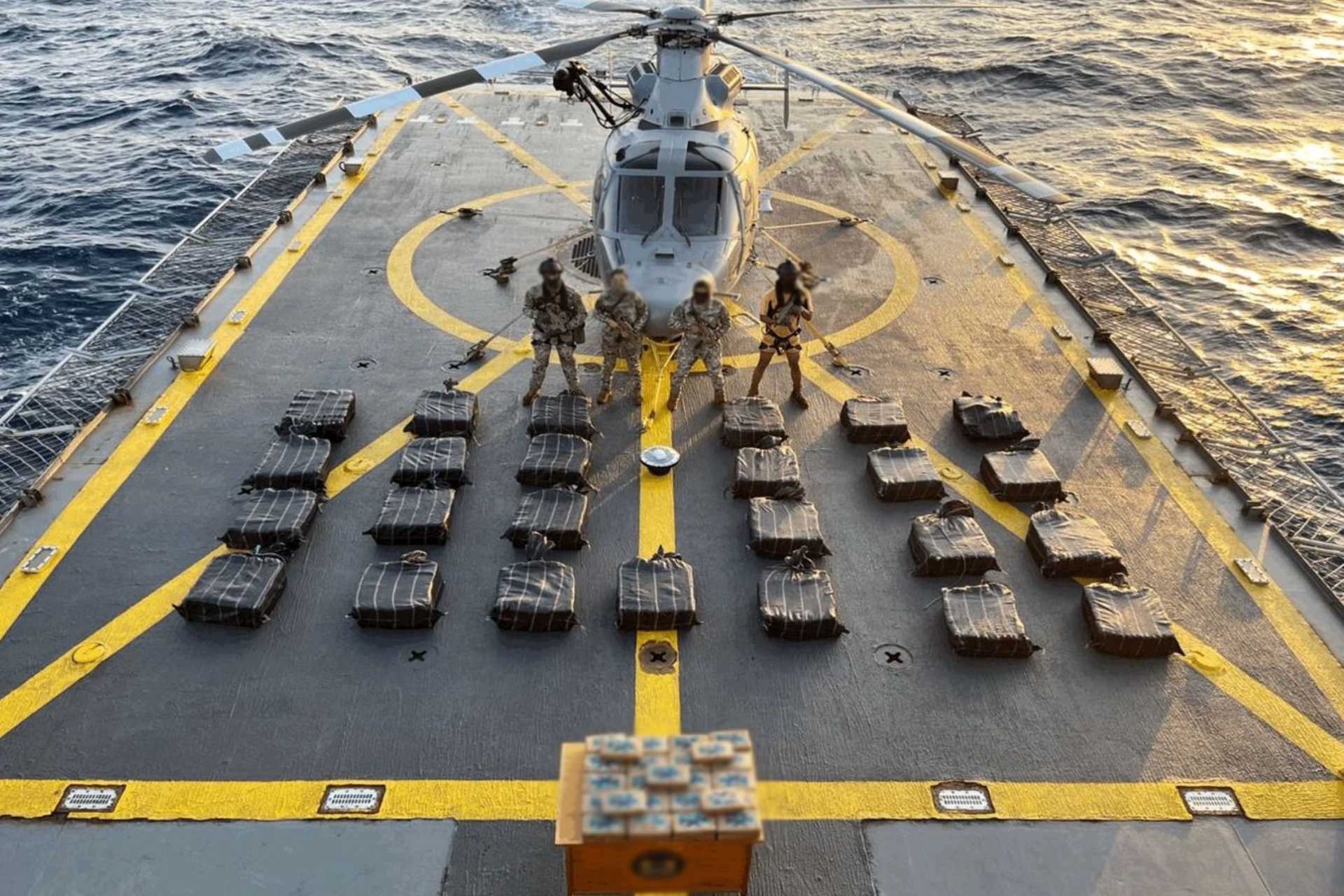 Aseguran mil 300 kilos de cocaína en costas de Michoacán Aseguran mil 300 kilos de cocaína en costas de Michoacán