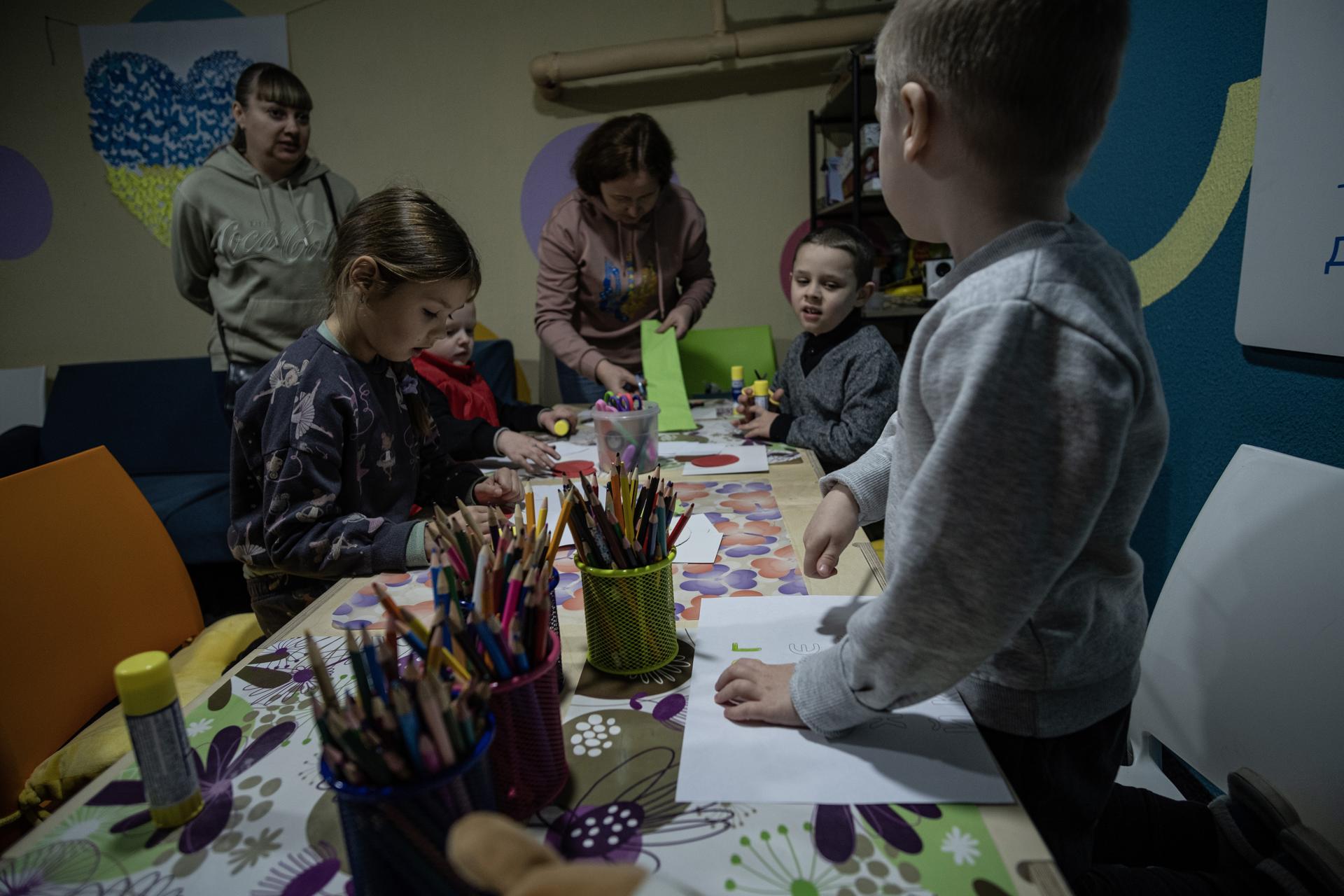 Rusia ha sometido a 314 niños ucranianos a adopción forzada, según investigación de Yale