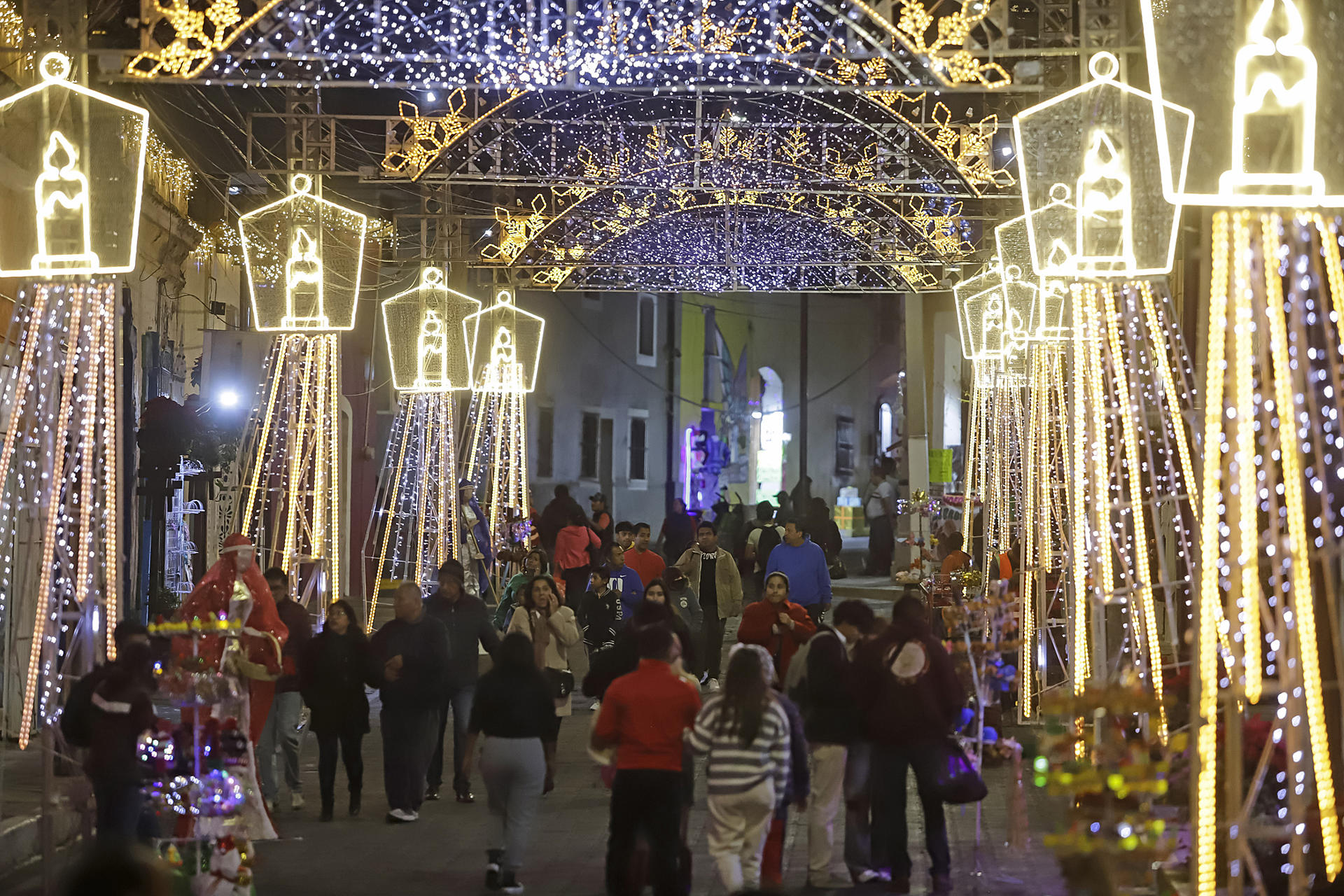 Una villa navideña de casi 2 kilómetros atrae el turismo a Atlixco, Puebla Una villa navideña de casi 2 kilómetros atrae el turismo a Atlixco, Puebla