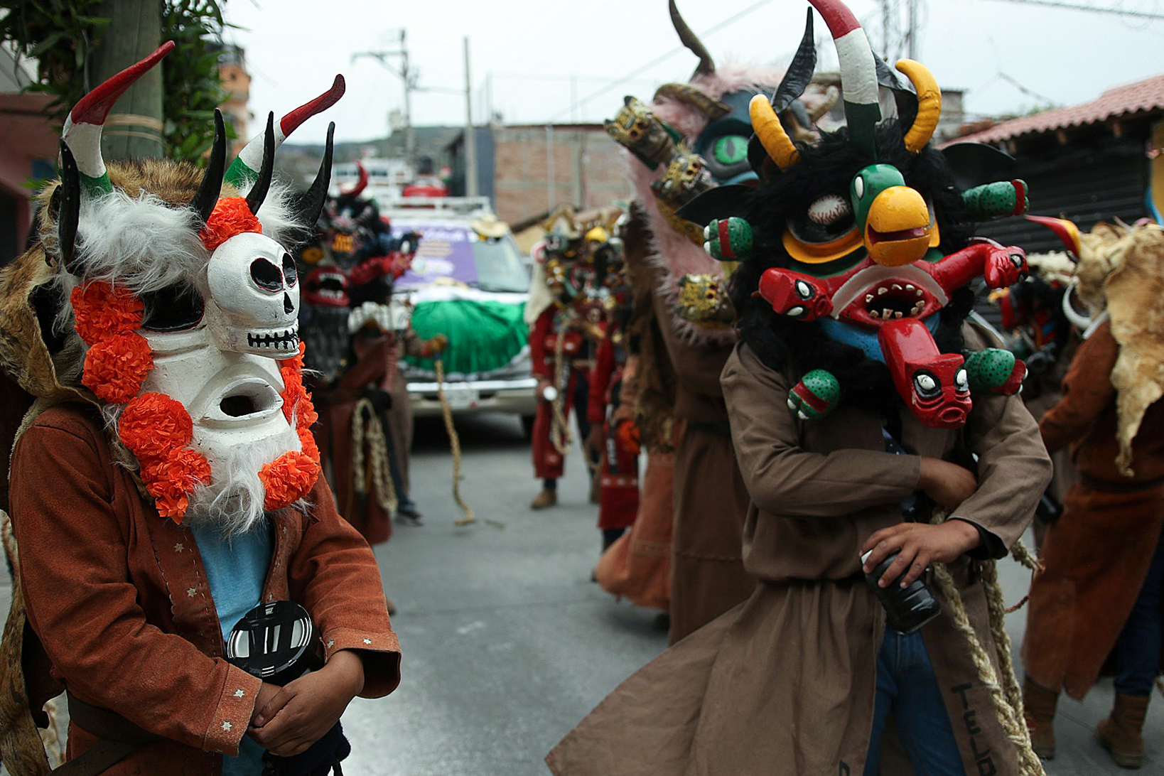 Danzas tradicionales inundan las calles de Chilpancingo, en Guerrero Danzas tradicionales inundan las calles de Chilpancingo, en Guerrero