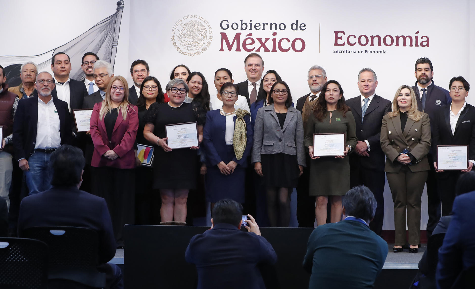 México crea consejo para mejorar la innovación y patentes