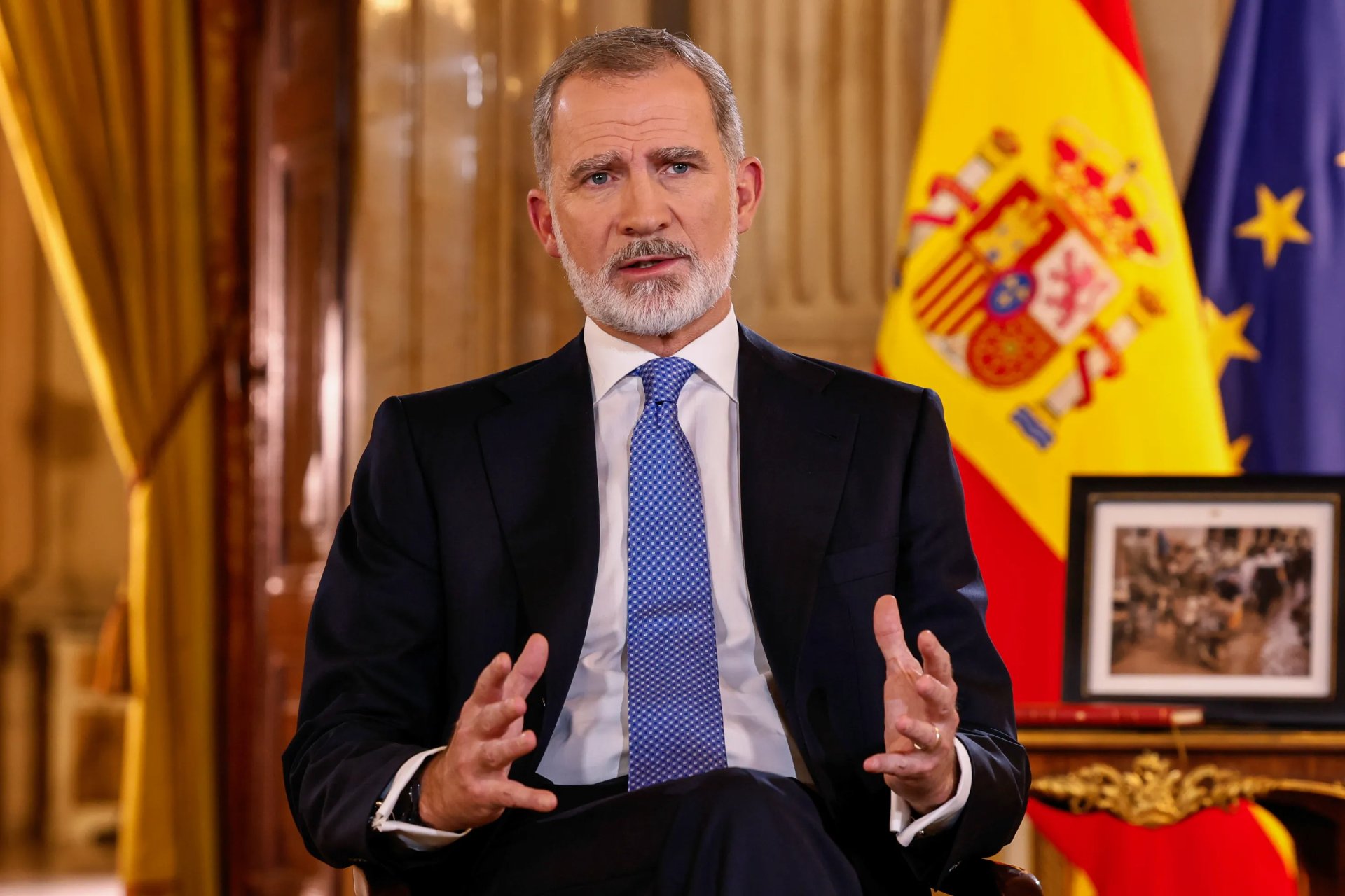 Felipe VI consolida su reinado en España, en el año que los reyes bajaron al barro