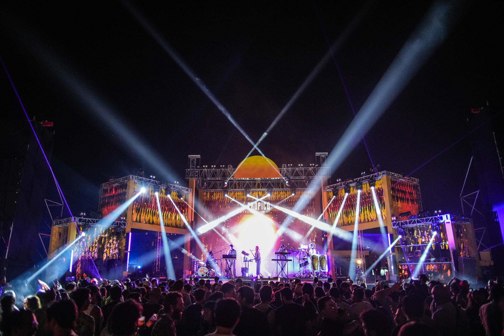 Acapulco celebra su primer festival musical tras huracanes