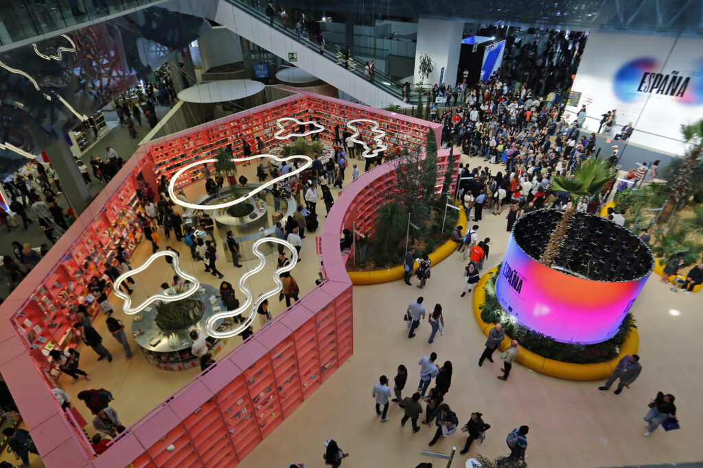 La cultura, "motor de hermanamiento" entre México y España: ministro Urtasun - fil-guadalajara-1024x683