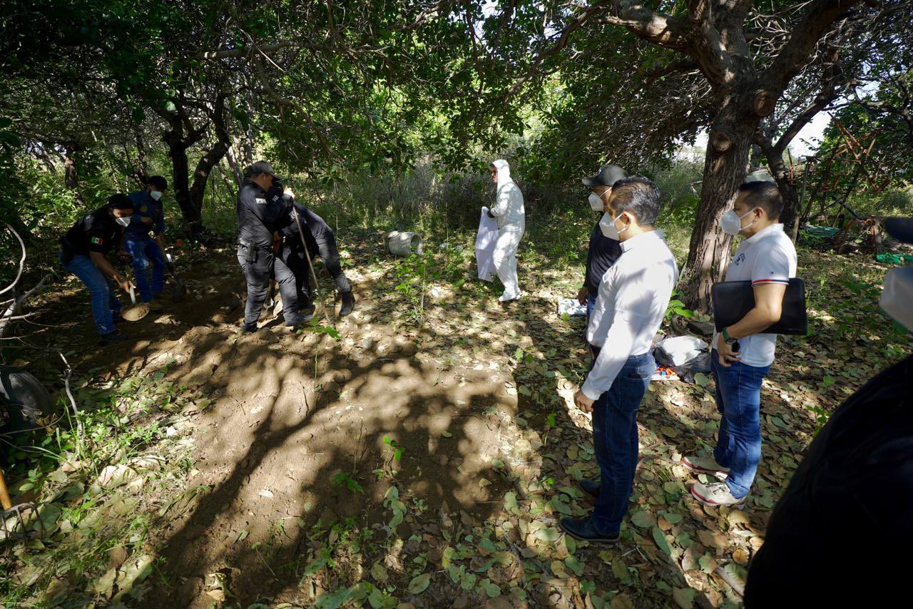 Localizan 15 cadáveres en fosas clandestinas en Chiapas Localizan 15 cadáveres en fosas clandestinas en Chiapas