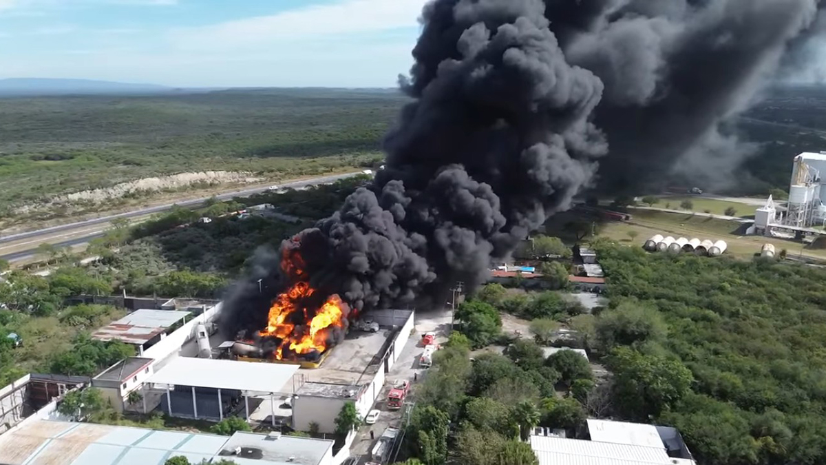 #Video Incendio moviliza a servicios de emergencia en Nuevo León