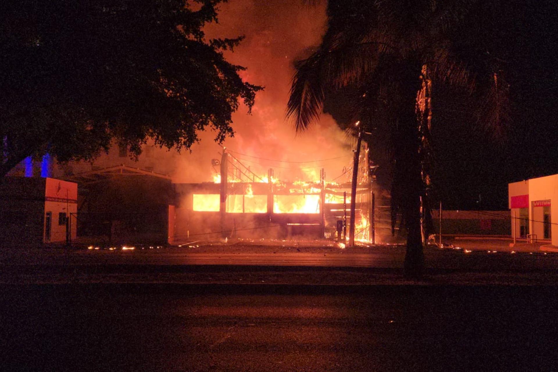 Incendio consume restaurante de mariscos en Culiacán, Sinaloa