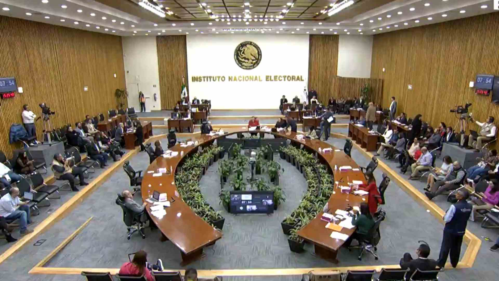 INE multa a cinco partidos políticos por afiliación indebida y otras irregularidades INE multa a cinco partidos políticos por afiliación indebida y otras irregularidades