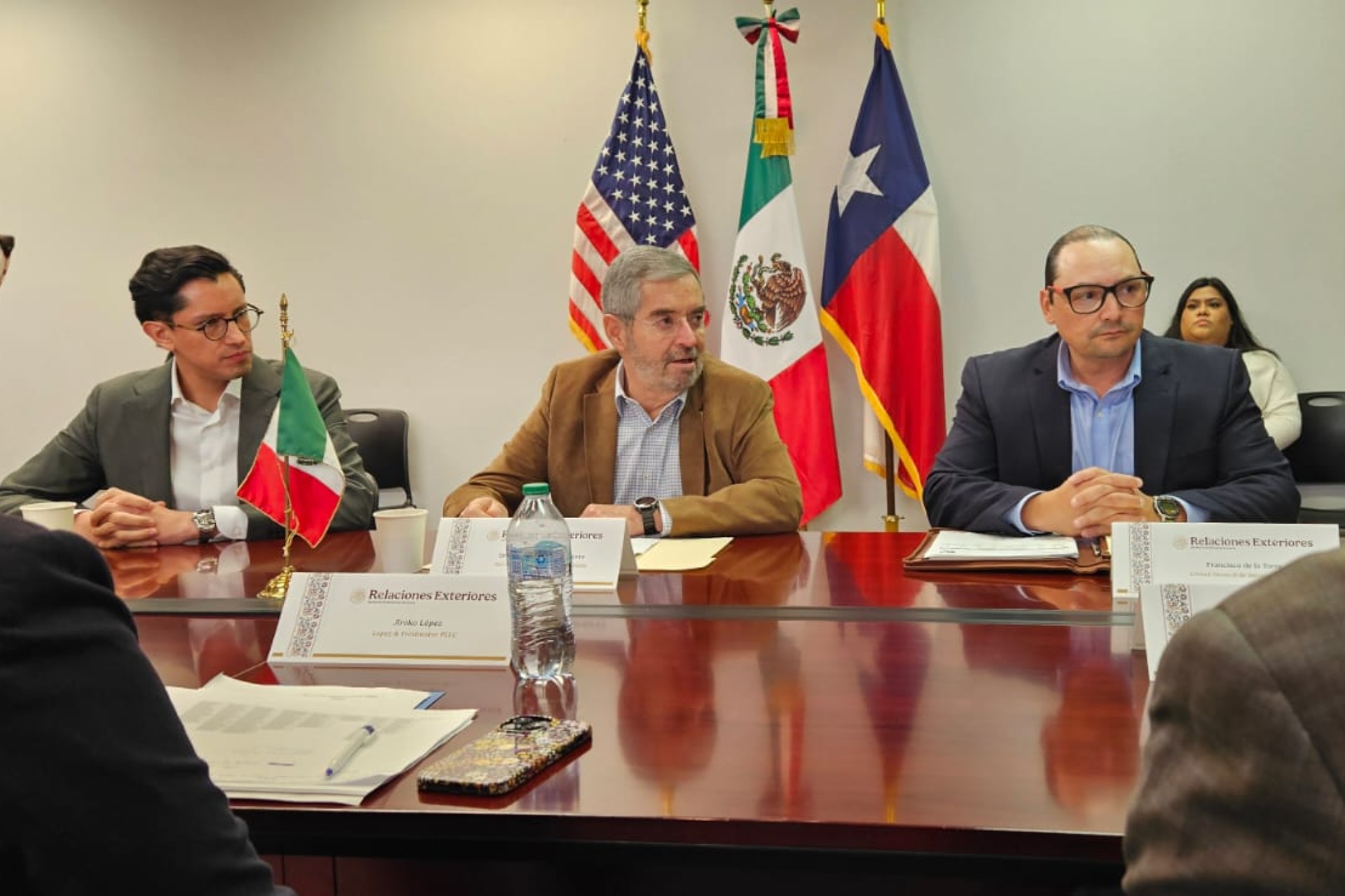 SRE tendrá recursos para ayudar a mexicanos en EE.UU., paisanos no están solos: cónsul Francisco de la Torre SRE tendrá recursos para ayudar a mexicanos en EE.UU., paisanos no están solos: cónsul Francisco de la Torre