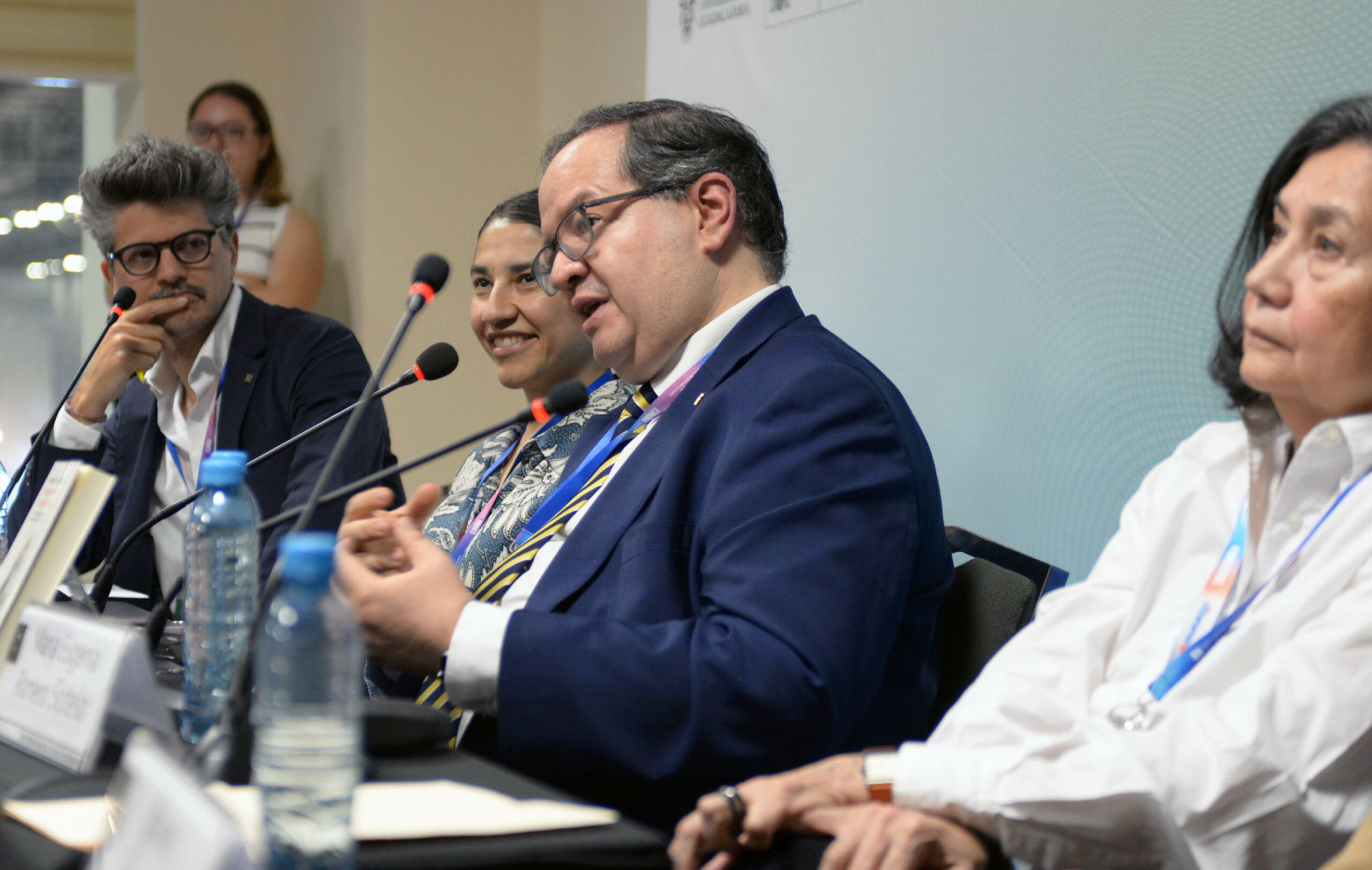 Rector de la UNAM, Leonardo Lomelí, presenta su libro ‘Revolución y reconstrucción’ en la FIL