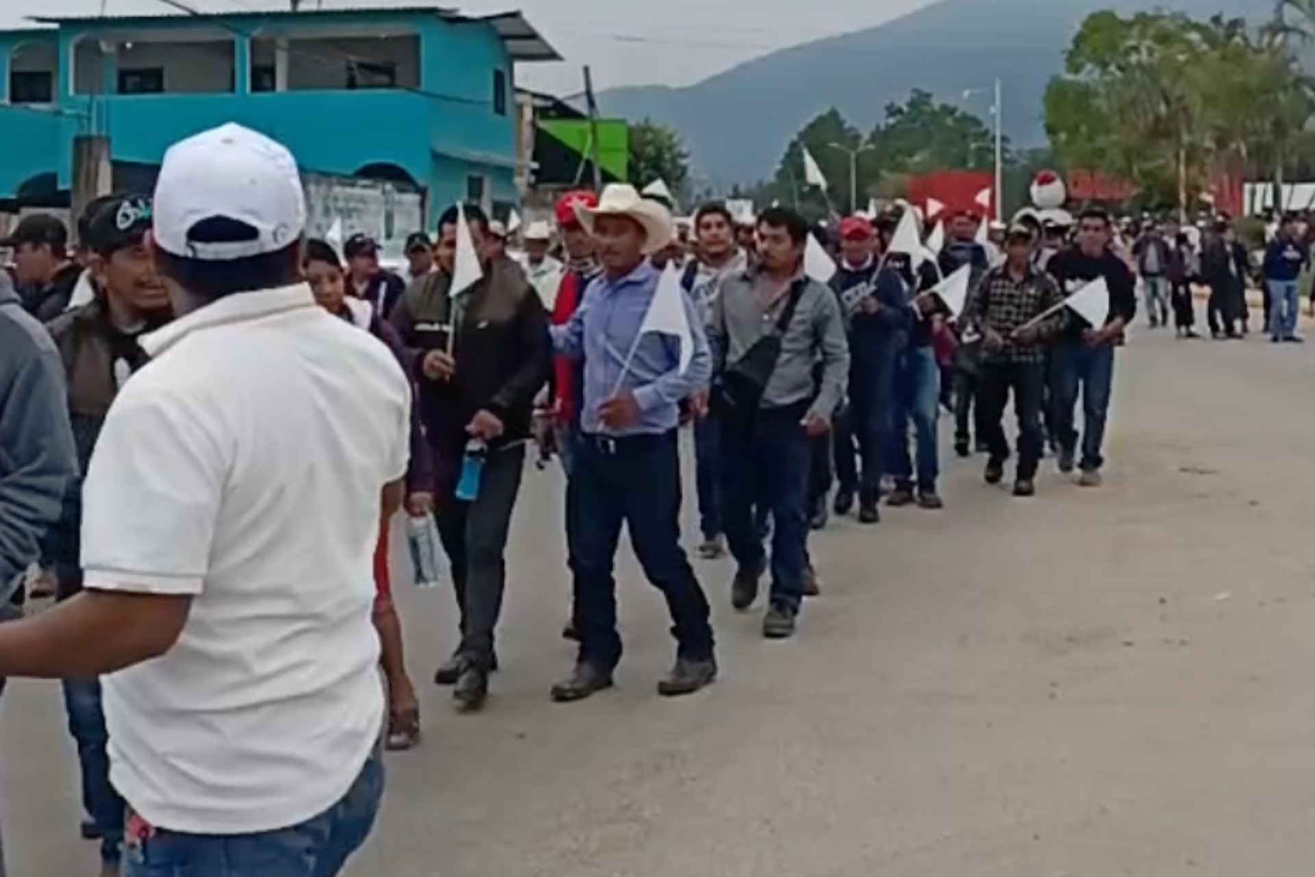 Indígenas marchan contra la violencia en Altamirano, Chiapas