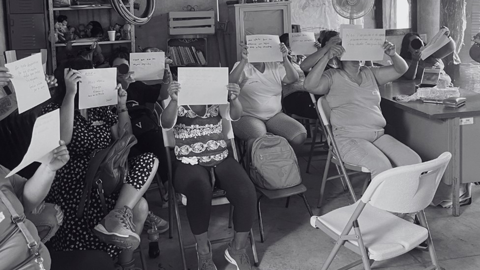 Mujeres y niñas migrantes enfrentan riesgos críticos en su paso por México, alerta ACNUR