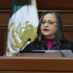 Reaparece Norma Piña a un año de su salida de la SCJN; “traigo mi acordeón”, bromea