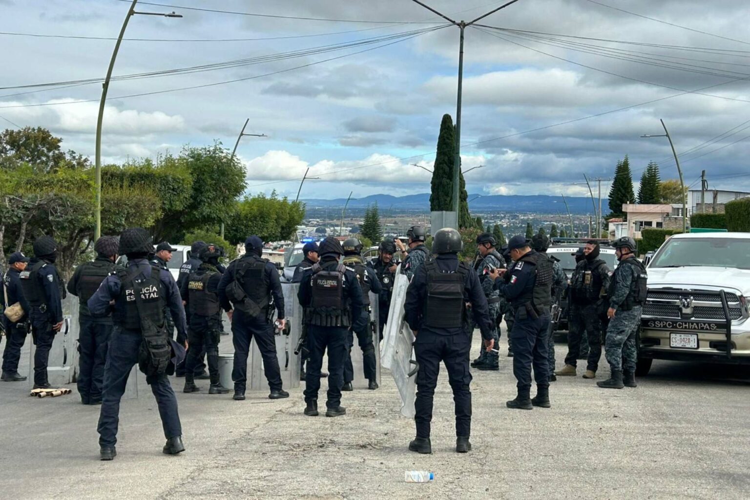 Detienen en Comitán, Chiapas, a 92 policías municipales