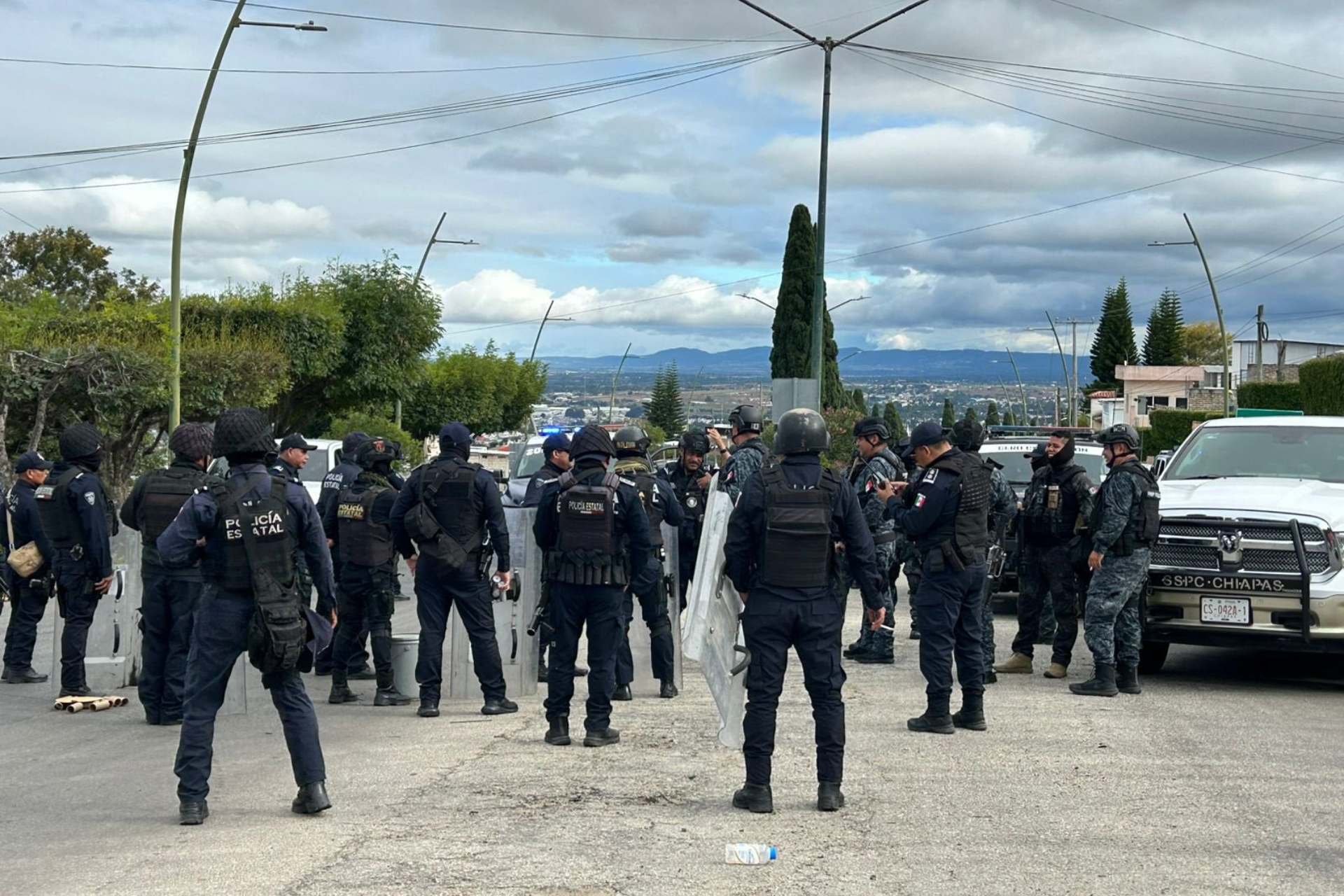 Detienen en Comitán, Chiapas, a 92 policías municipales