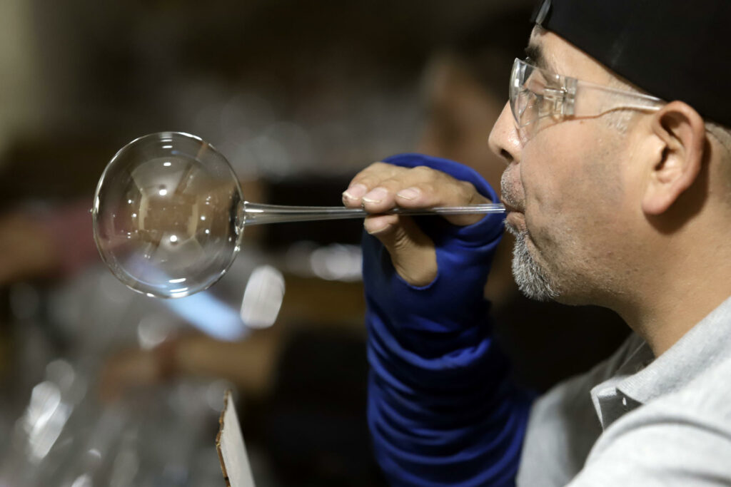 Esferas navideñas de artesanos se vuelven el distintivo de Chignahuapan, Puebla - proceso-artesanal-de-esferas-en-chignahuapan-1024x683