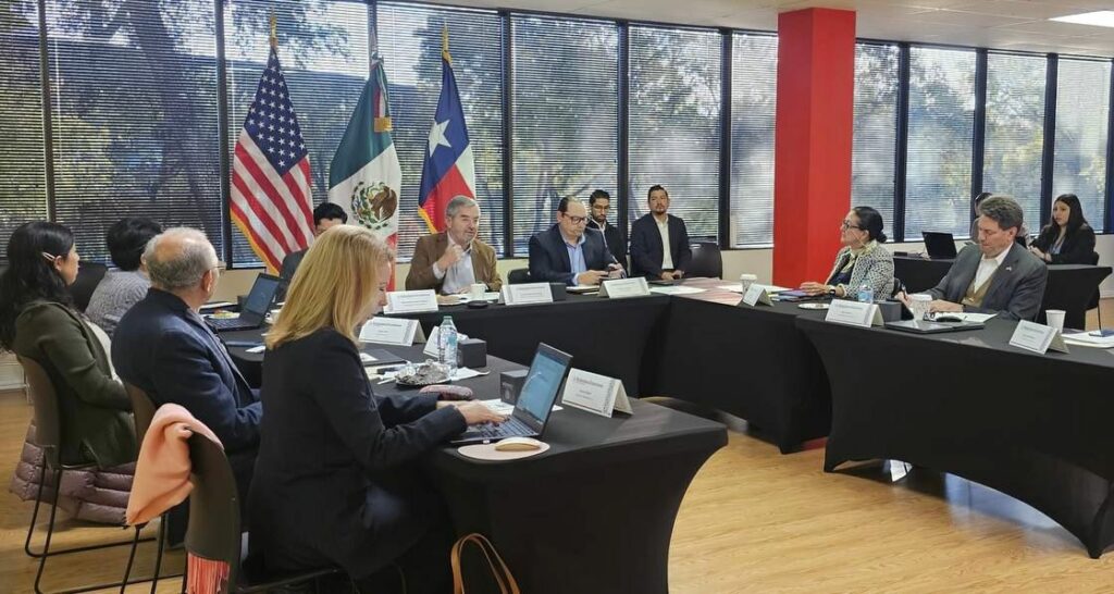 Canciller Juan Ramón de la Fuente coordina estrategia de atención a mexicanos en EE.UU. - reunion-del-canciller-juan-ramon-de-la-fuente-con-consules-de-mexico-en-texas-y-oklahoma-1024x546