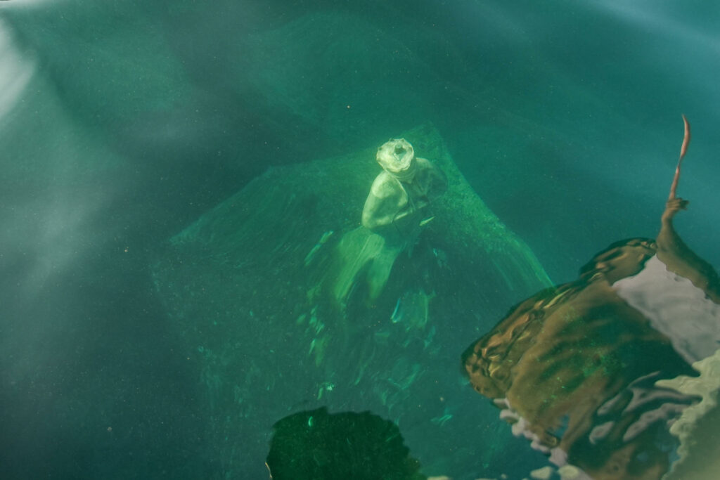 Acapulco pide a la virgen de Guadalupe paz y turismo tras huracanes y violencia - virgen-de-guadalupe-bajo-el-mar-en-acapulco-1024x683