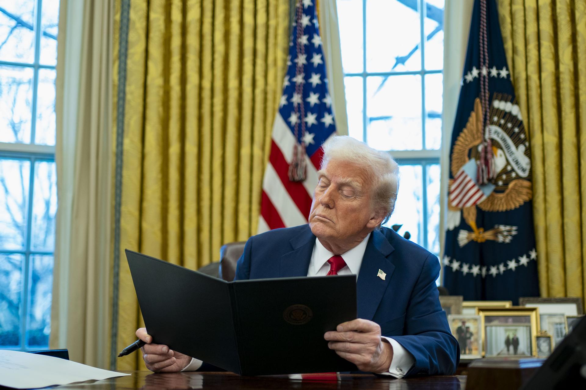 Trump ordena revisar los cambios de protocolo aéreo y contrataciones efectuados con Biden Trump ordena revisar los cambios de protocolo aéreo y contrataciones efectuados con Biden