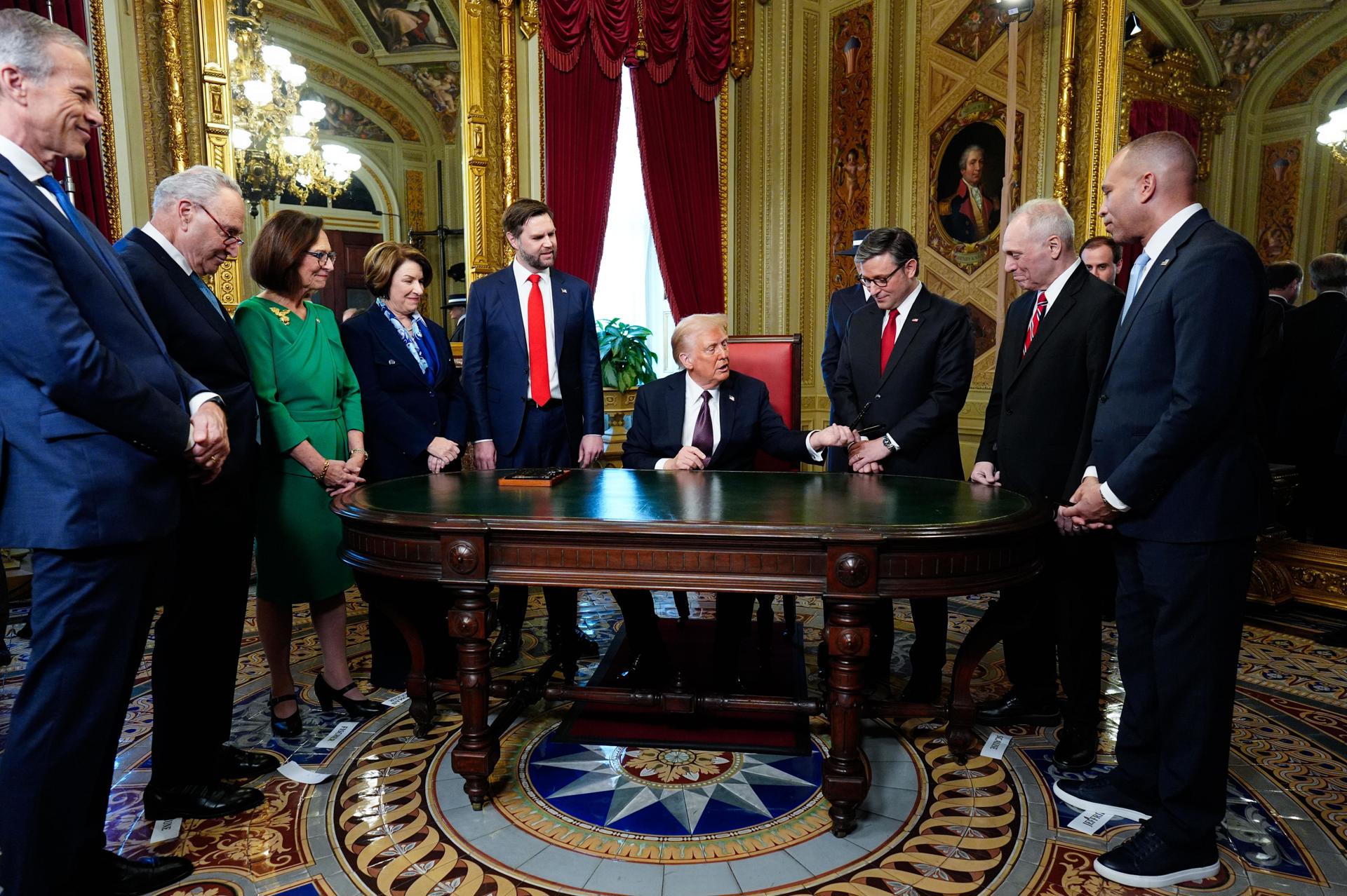 Pastel de cangrejo y filete de Angus en la primera comida oficial de Trump como presidente
