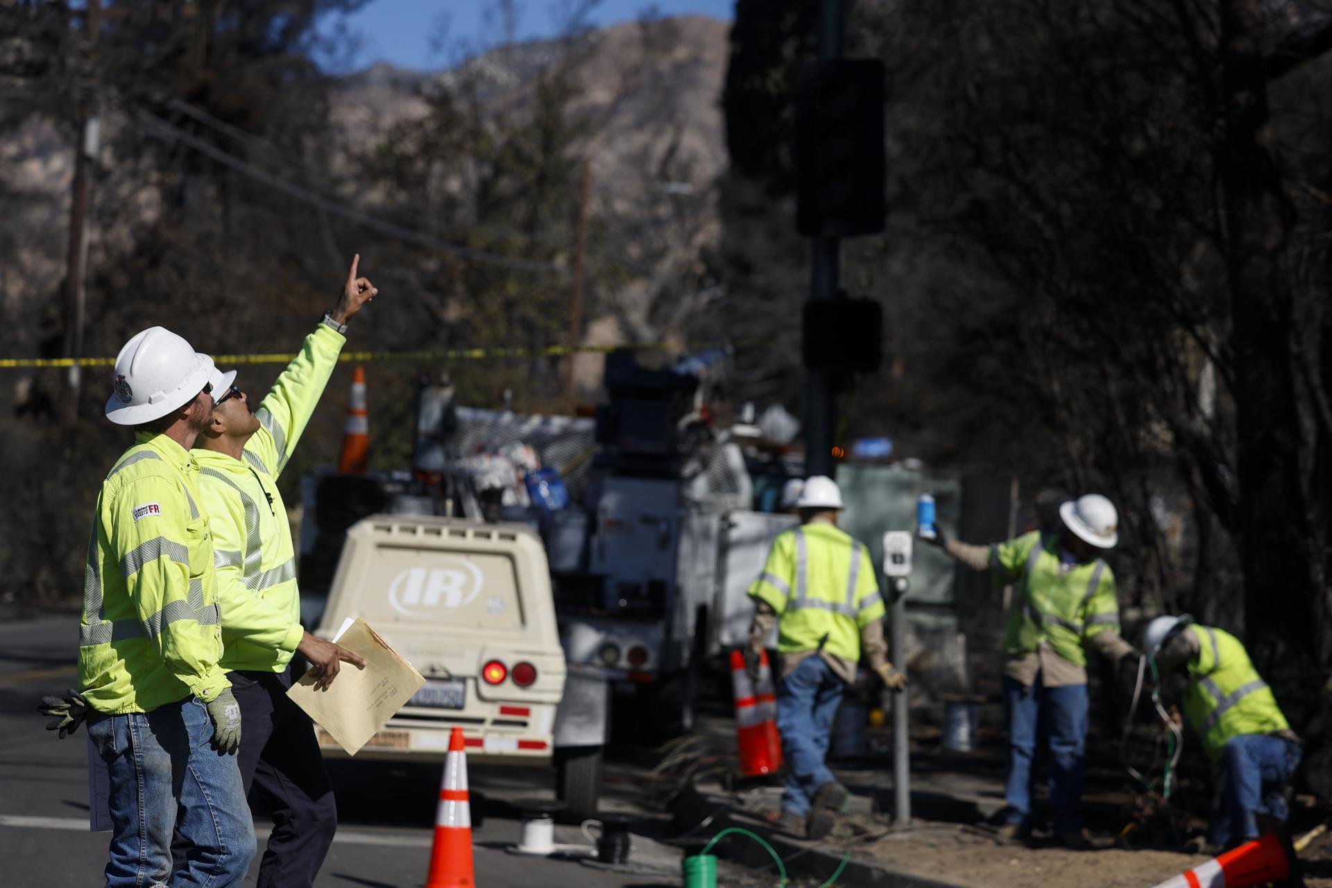 Un nuevo incendio estalla en California en plena alerta por fuertes vientos Un nuevo incendio estalla en California en plena alerta por fuertes vientos