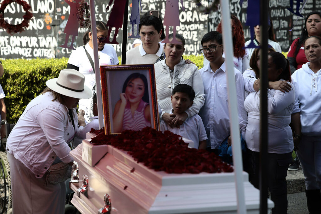 Una madre halla a su hija desaparecida y lleva sus restos al corazón de la CDMX - a9ddc103e17162d6ba53b25b183da1c845e6c6e4w-1024x683