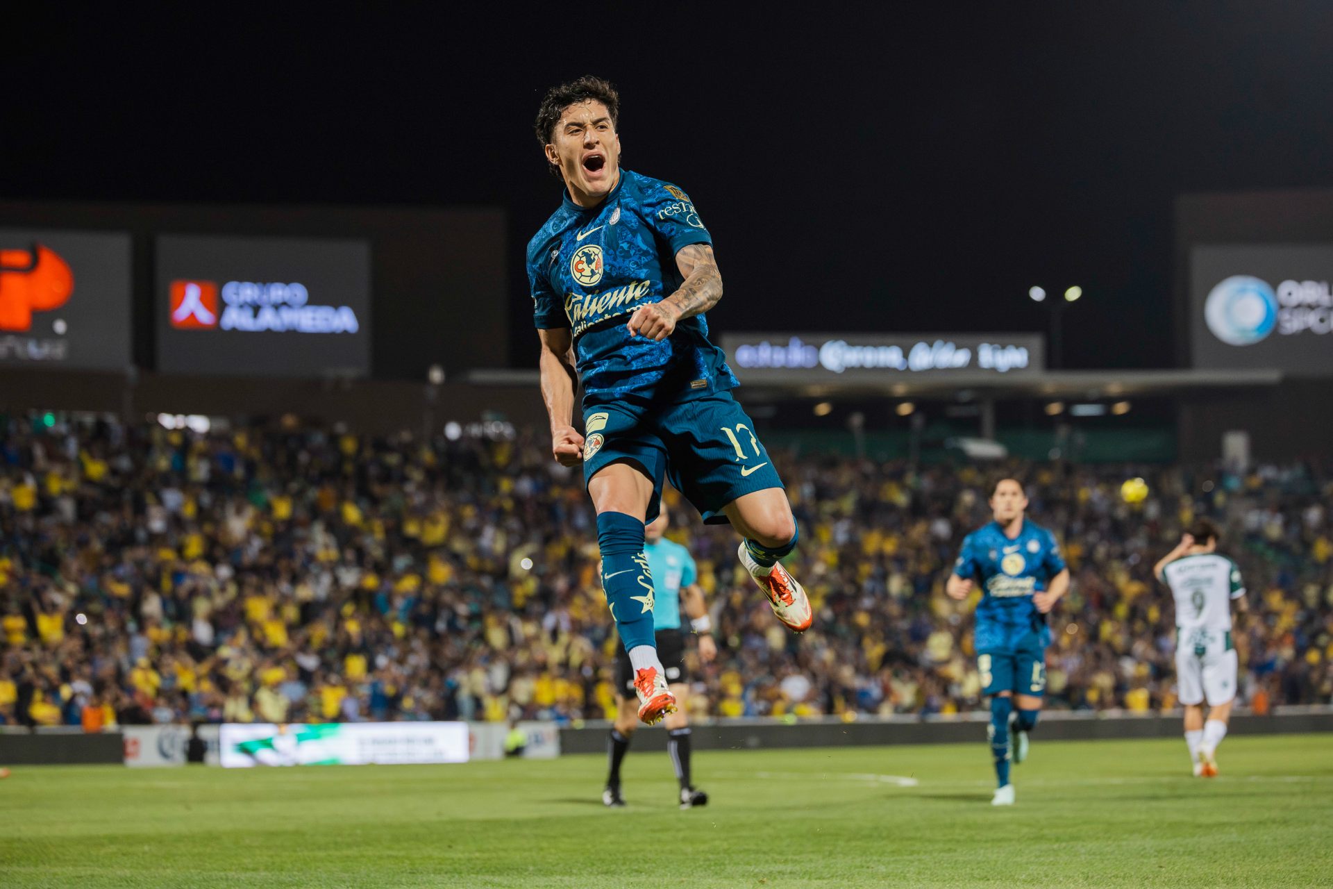 América aplasta al Santos Laguna y es líder del Clausura 2025 América aplasta al Santos Laguna y es líder del Clausura 2025