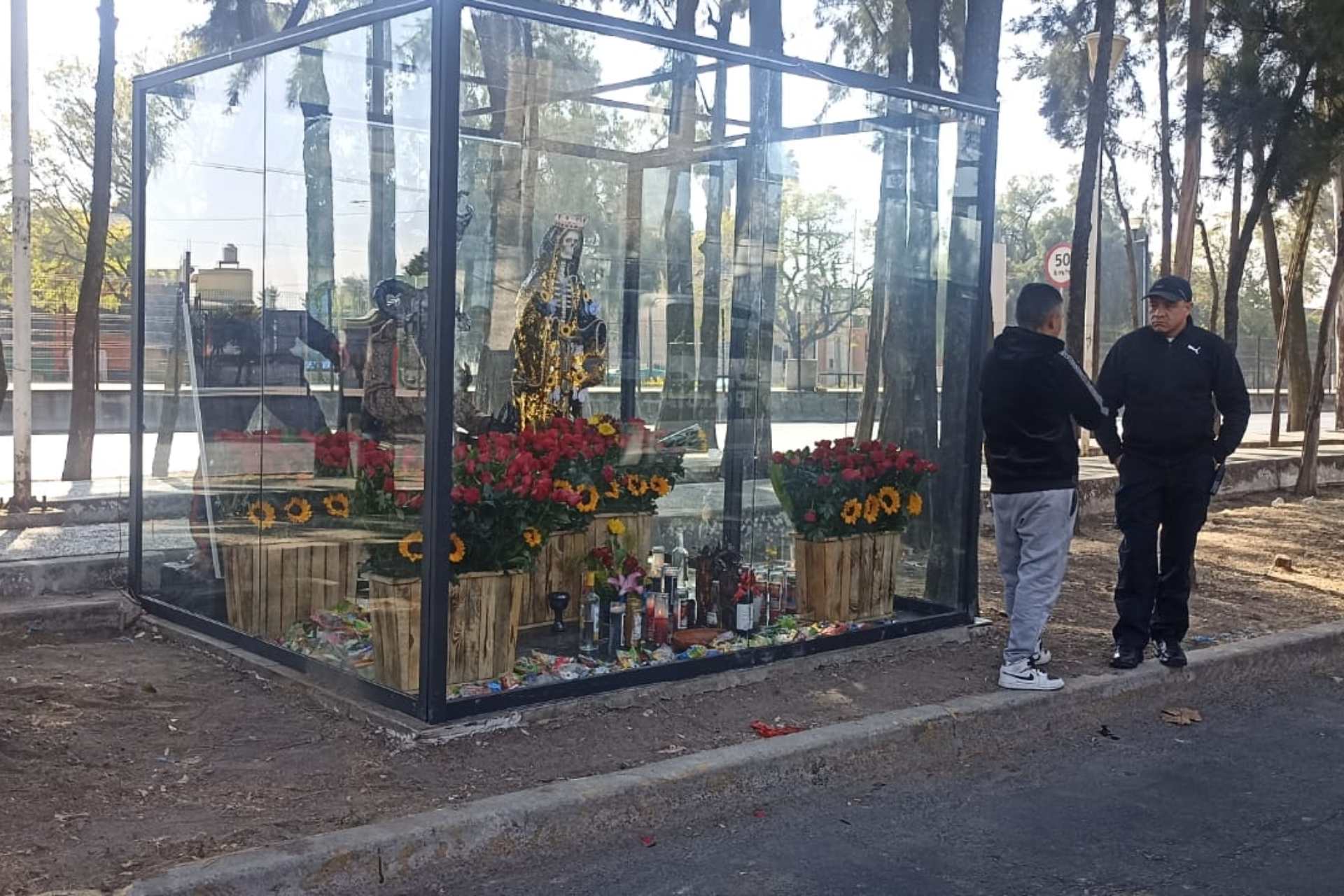Retiran altar dedicado al diablo en calles de Iztacalco