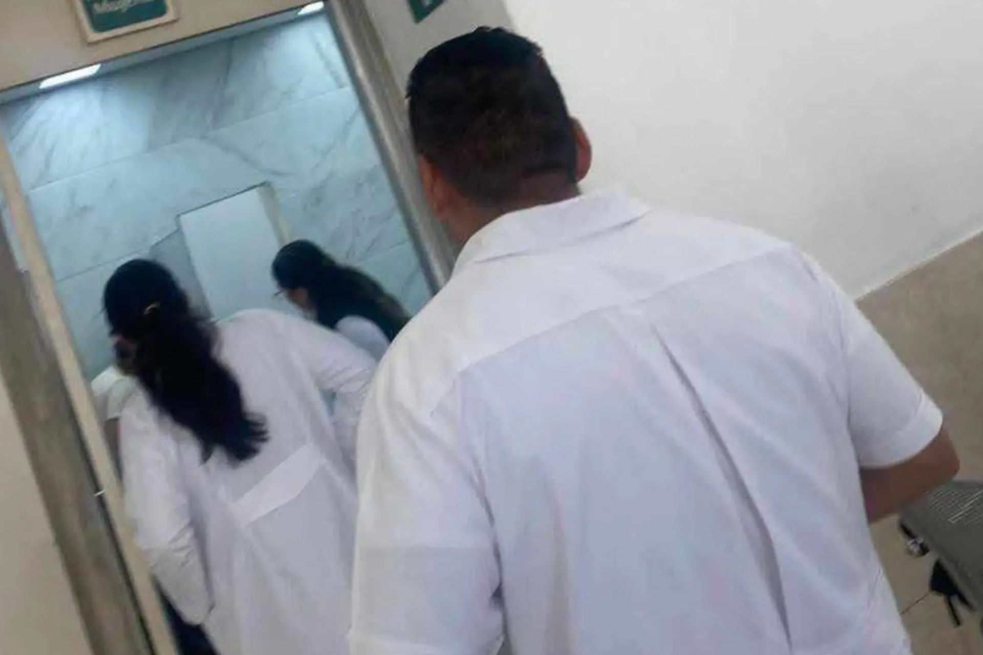 Adolescente da a luz en baño de clínica en Aguascalientes; IMSS rechaza negligencia médica