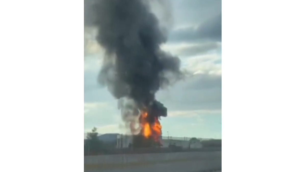 Cierran la México-Querétaro por incendio de ducto de gas