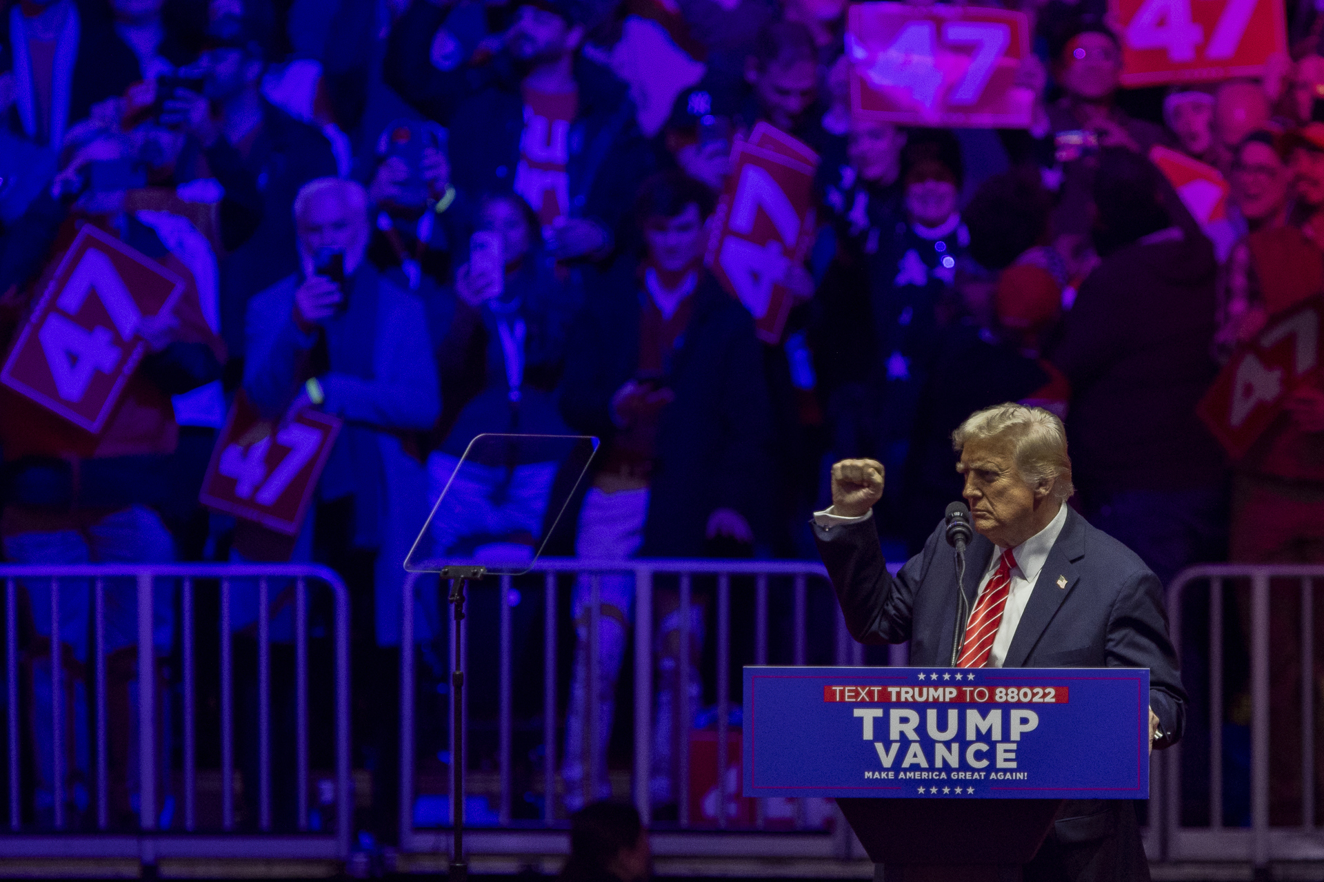 “Cuando el sol se ponga, la invasión de nuestras fronteras llegará a su fin”, asegura Trump