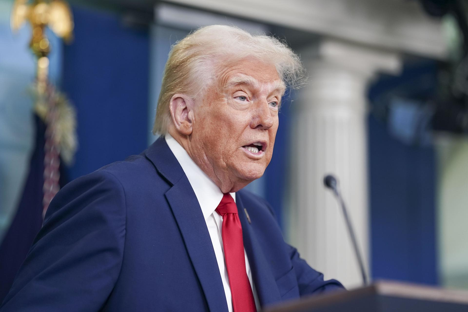 Trump culpa del accidente en Washington a controladores aéreos