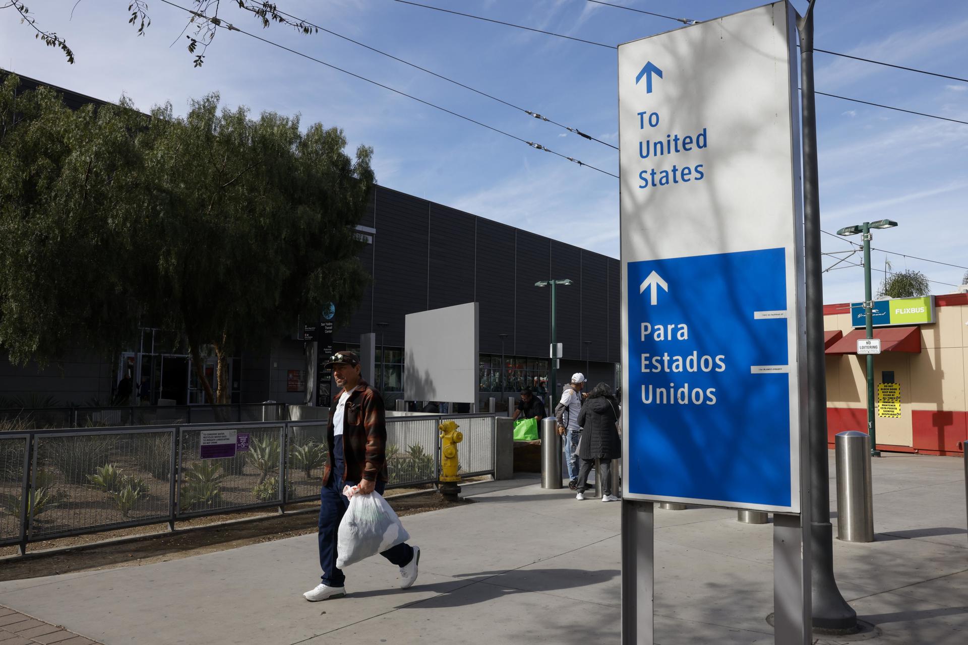 “Hay que pagar facturas”: deportaciones no paralizan a migrantes indocumentados en EE.UU.