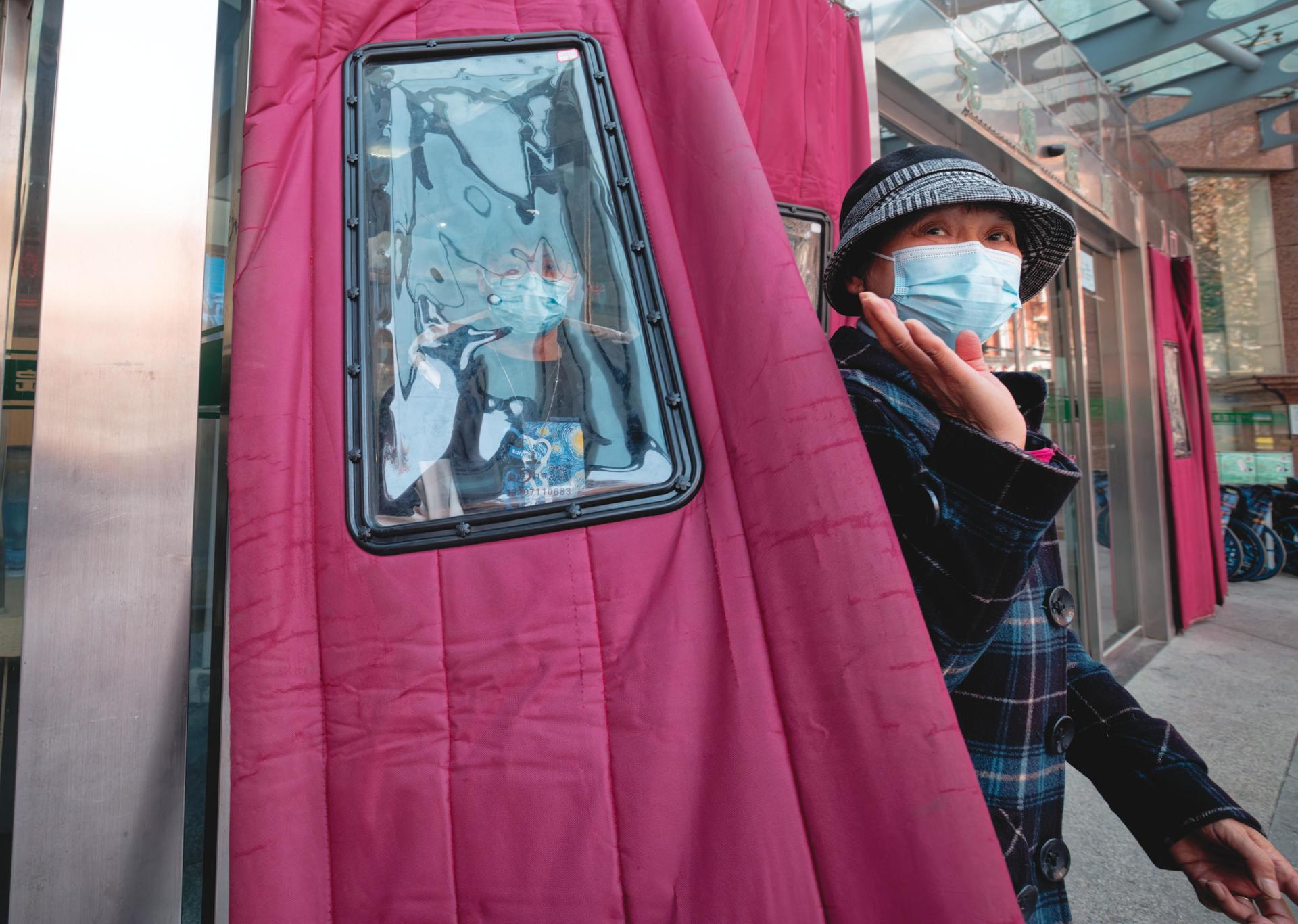 CIA ve “más probable” que el origen de la pandemia de COVID-19 sea un laboratorio