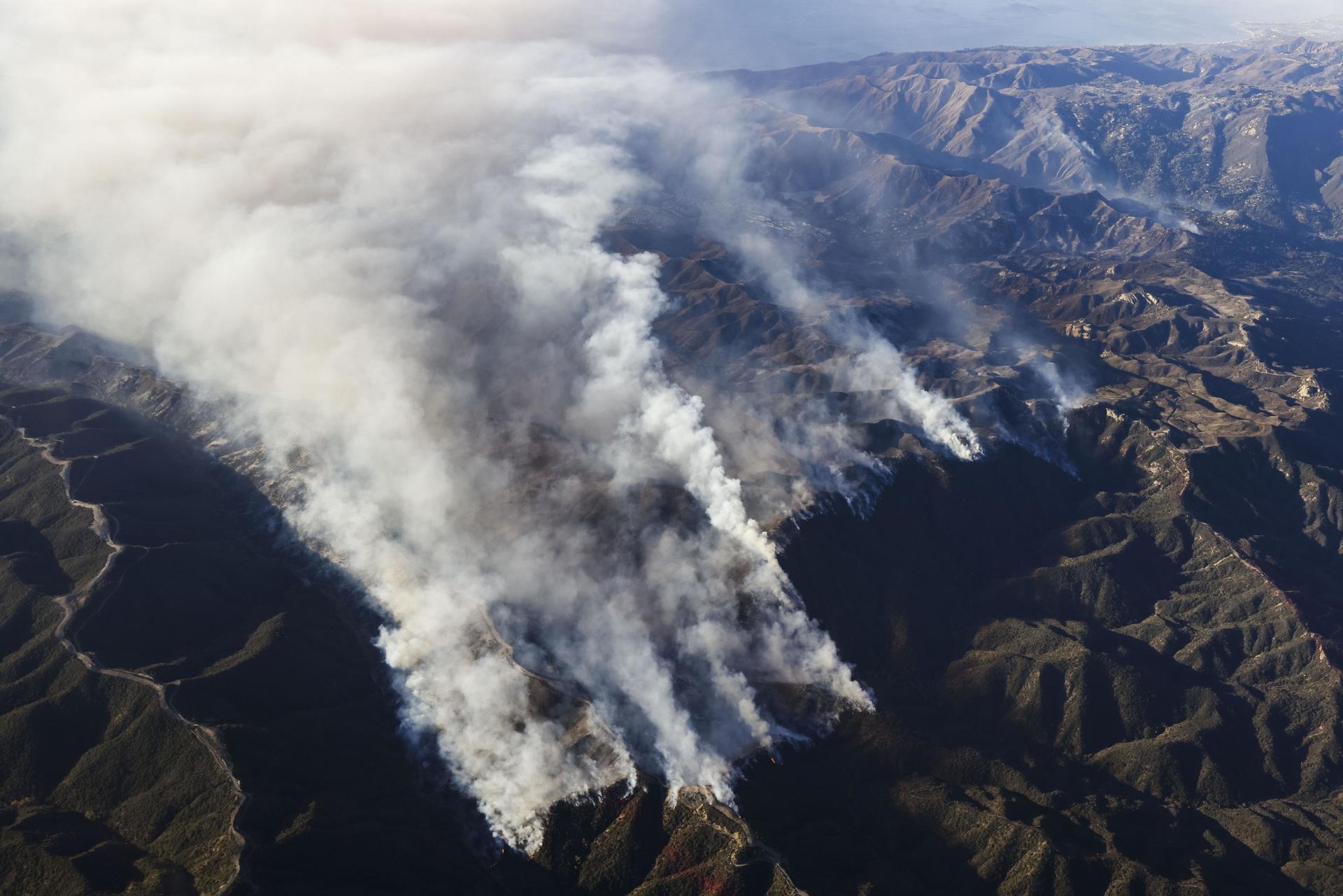 NASA advierte que récords de temperaturas hacen “más propensos e intensos” incendios y nevadas NASA advierte que récords de temperaturas hacen “más propensos e intensos” incendios y nevadas