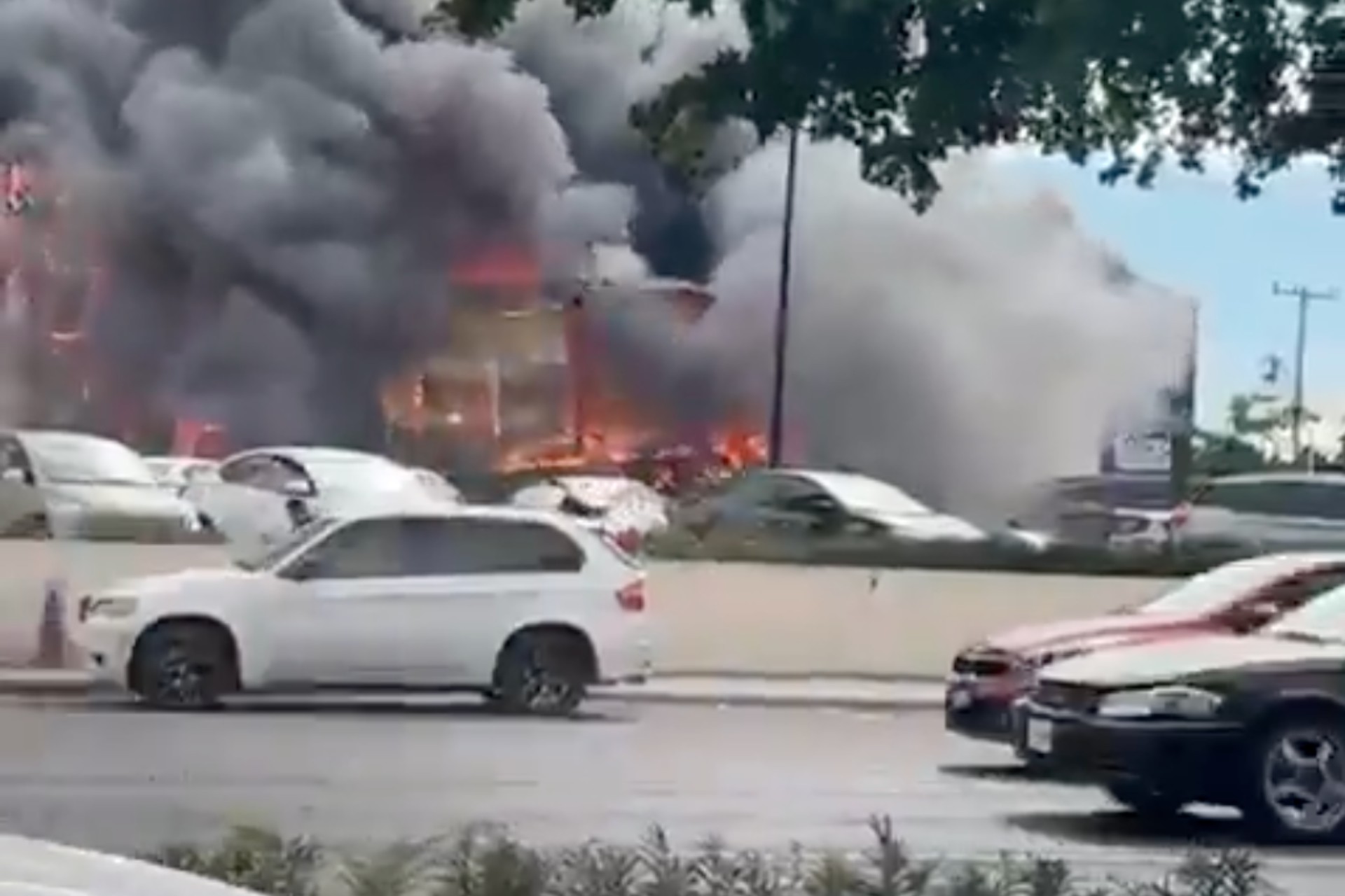 Descartan que incendio en plaza de Culiacán fuera provocado de manera externa Descartan que incendio en plaza de Culiacán fuera provocado de manera externa