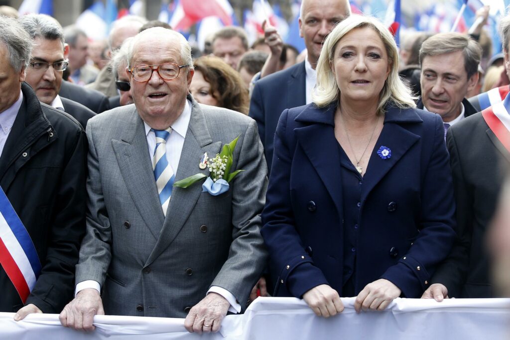 Murió Jean Marie Le Pen, fundador del Frente Nacional francés - jean-marie-le-pen-junto-a-su-hija-marine-le-pen-1024x683