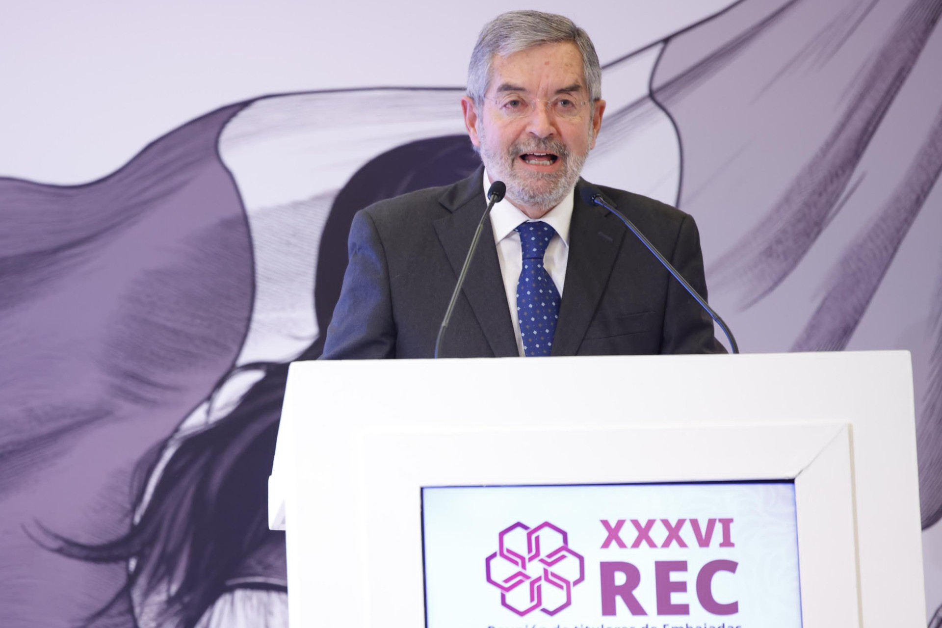 De la Fuente pide a cónsules desplegar la mejor diplomacia para defender a connacionales