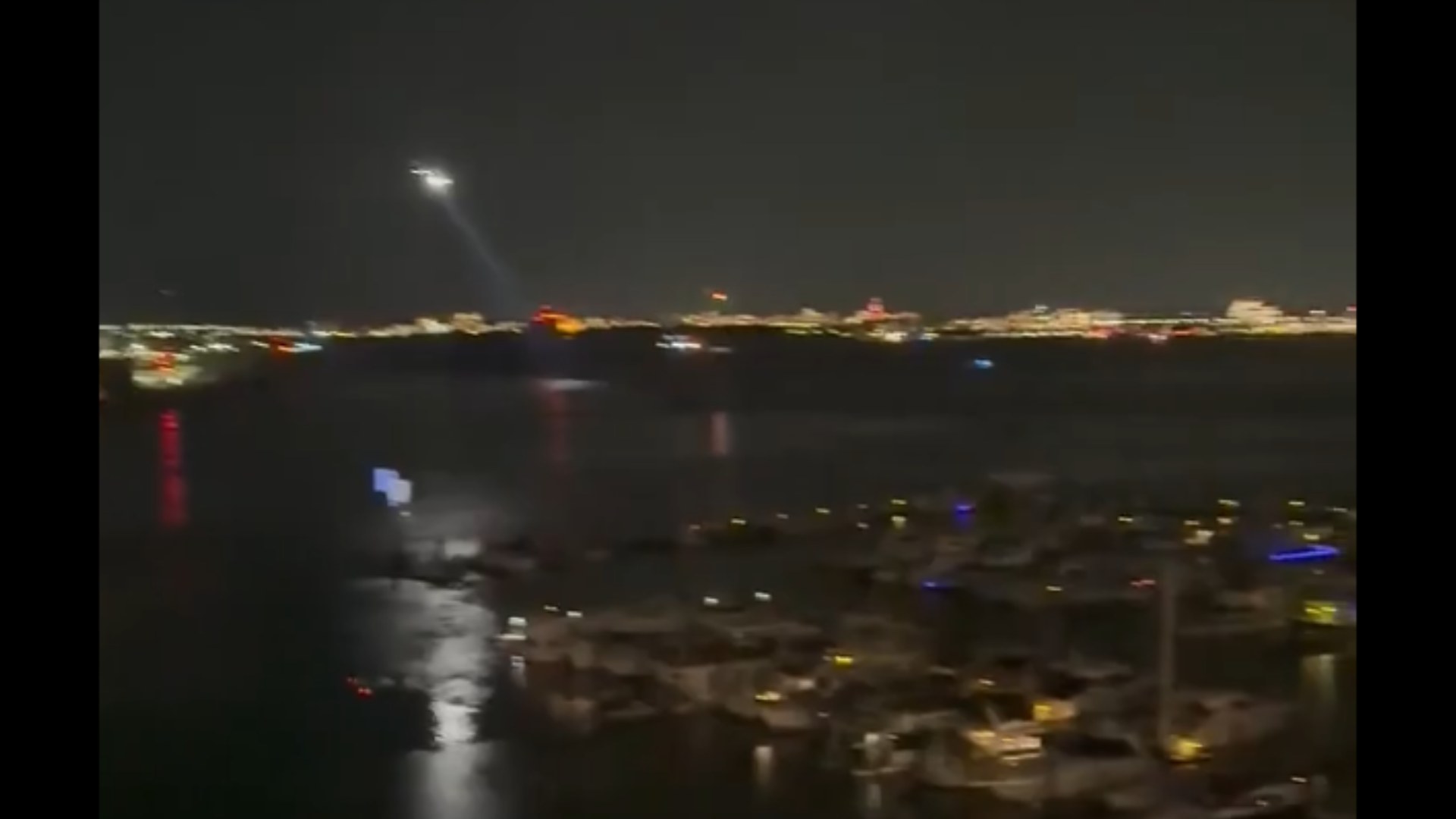 La Casa Blanca pide a la gente no entorpecer las labores de rescate tras el choque aéreo