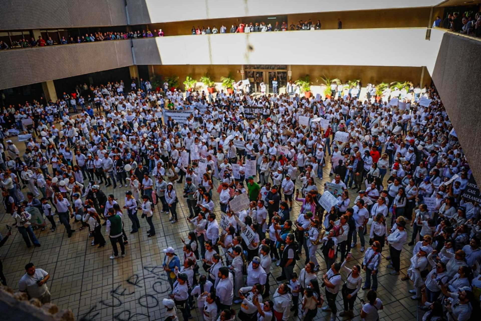 Marchan en Culiacán, Sinaloa, para exigir justicia por asesinatos de Gael, Alexander y su padre