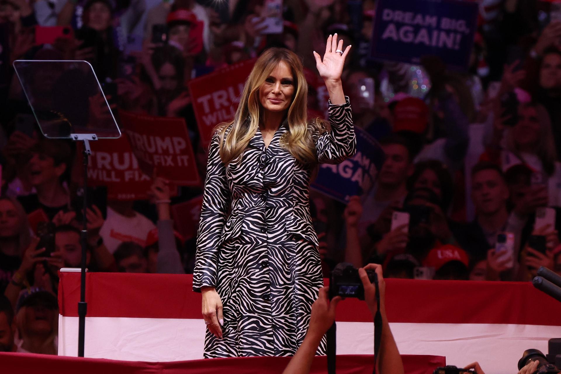 Melania Trump asegura estar emocionada de volver a la Casa Blanca y “servir al país” Melania Trump asegura estar emocionada de volver a la Casa Blanca y “servir al país”