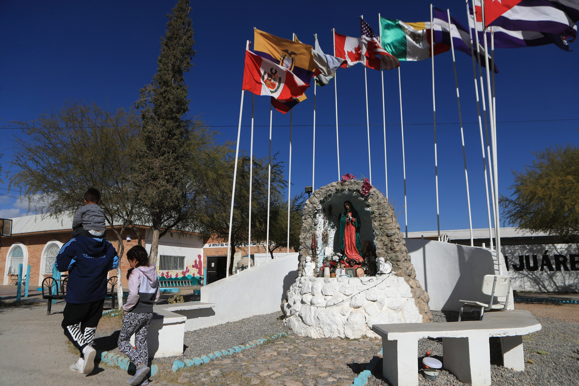 Migrantes en la frontera norte de México replantean su regreso ante el regreso de Trump