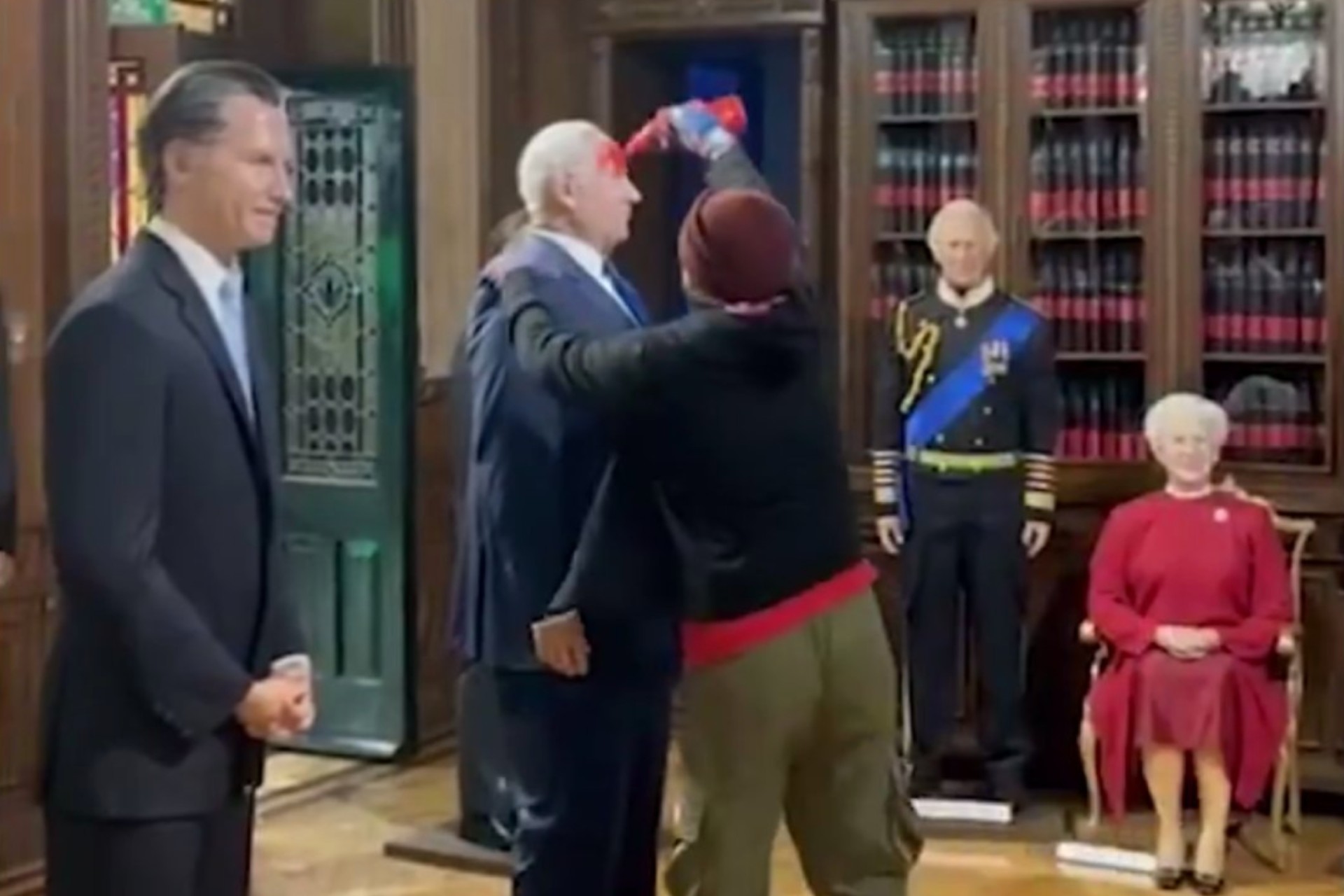 Embajada de Israel en México condena el “vandalismo” contra figura de Netanyahu en el Museo de Cera