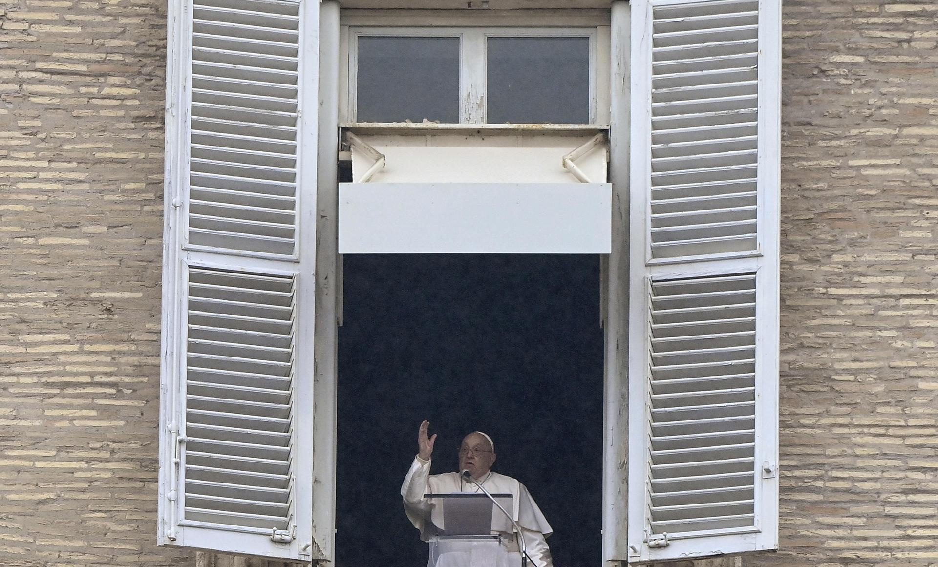 Papa Francisco pide a la comunidad internacional que actúe para el respeto de derecho humanitario Papa Francisco pide a la comunidad internacional que actúe para el respeto de derecho humanitario