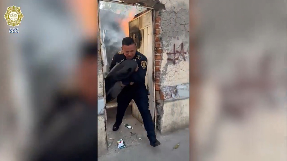 #Video Policías salvan a niños de incendio en CDMX; serán ascendidos
